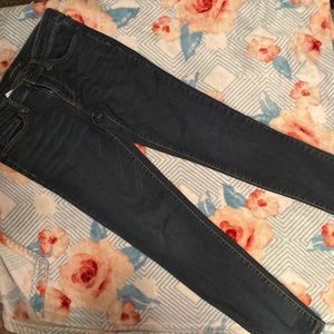 I’m selling aeropostal jeans used once in a size 6reg it’s a dark blue